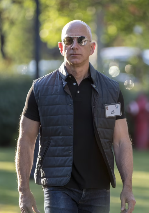 Từ khi yêu tình trẻ, tỷ phú Jeff Bezos hết thư sinh, thân hình cường tráng như thanh niên ở tuổi U60 - Ảnh 5