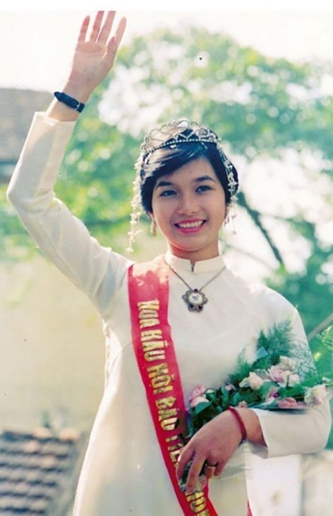 Khoảnh khắc đăng quang đáng nhớ của dàn Hoa hậu Việt: Thùy Dung rơi vương miện, Ngọc Hân nói hớ - Ảnh 1
