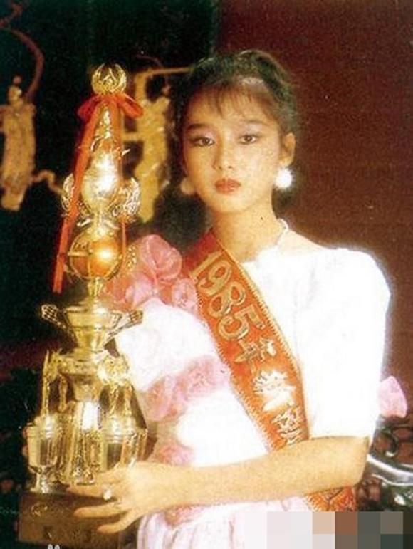 Hình ảnh vợ Lưu Đức Hoa thời thi Hoa hậu hot trở lại vì nhan sắc xuất chúng - Ảnh 2