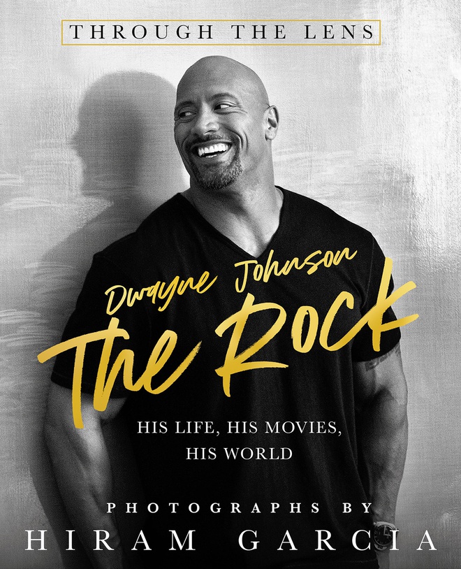 Hành trình 20 năm của ngôi sao điện ảnh The Rock được tái hiện chân thực qua cuốn sách ảnh.