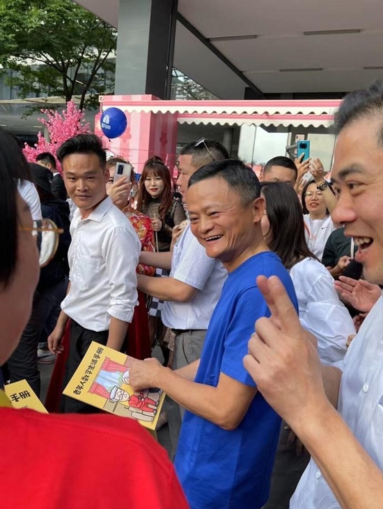 Tỷ phú Jack Ma lần đầu lộ diện trước công chúng sau loạt biến cố bí ẩn - Ảnh 1
