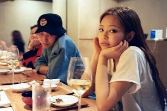 Fan soi ra 1001 bằng chứng hẹn hò không thể chối cãi của Jennie và G-Dragon - Ảnh 7