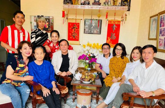 Nghệ sĩ Chí Trung đưa bạn gái đi du xuân cùng vợ chồng nghệ sĩ Lan Hương - Ảnh 8