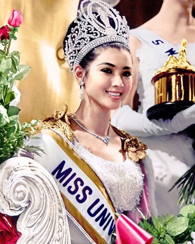 Nhan sắc tuổi 74 không ai tin được của Hoa hậu Hoàn vũ Thái Lan đời đầu - Ảnh 4