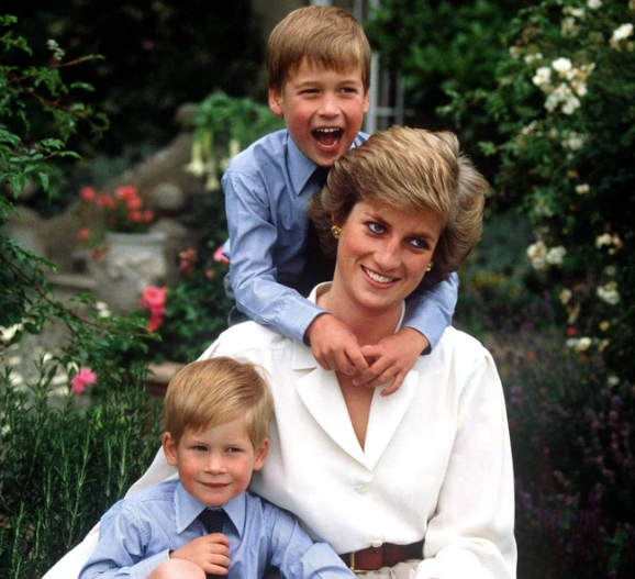 William nhắc nhở em trai thông qua tấm thiệp gửi người mẹ quá cố Diana - Ảnh 5