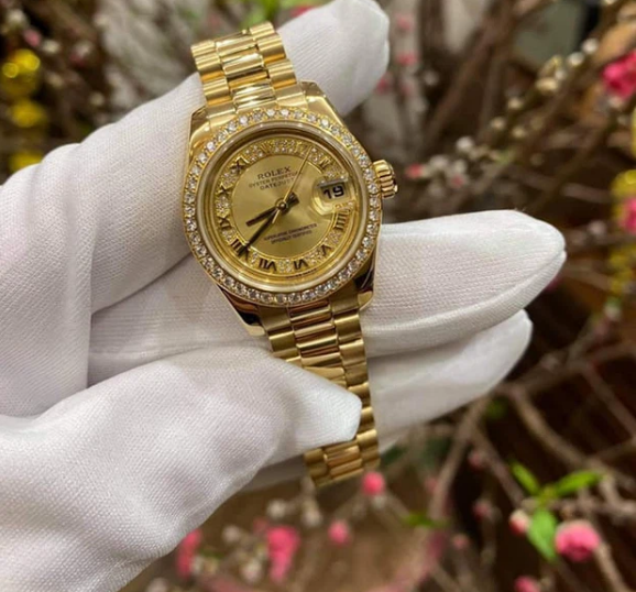 Đồng hồ Rolex nguyên khối vàng giá gốc 720 triệu - pass 520 triệu.