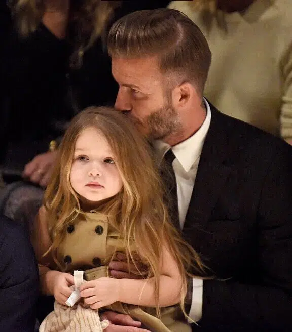 Con gái út nhà Beckham gây chú ý với vẻ ngoài xinh đẹp, vóc dáng cao ráo  - Ảnh 4