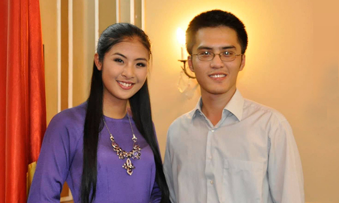 Hoa hậu Việt Nam 2010 gặp chồng sắp cưới lần đầu tiên trong một triển lãm tại Ai Cập.