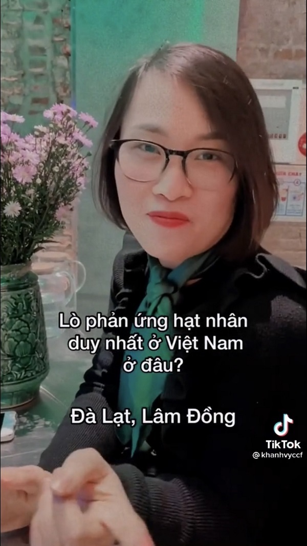 Chị gái đầu của Khánh Vy hiện đang là giảng viên đại học, sở hữu vốn kiến thức 'không phải dạng vừa'.