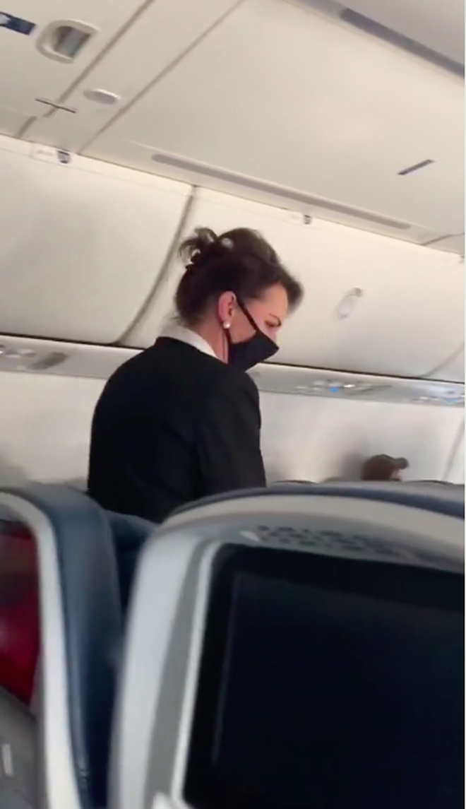 Cô gái ghế sau 'xử đẹp' chị gái ghế trước xõa tóc kém duyên trên máy bay - Ảnh 8