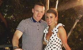 Vợ Wayne Rooney bị chỉ trích nặng nề vì mặc áo lông cáo - Ảnh 3