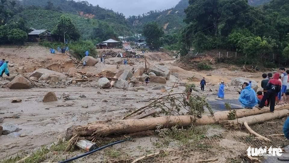 Thêm một vụ lở núi ở Quảng Nam, 11 người mất tích tại Phước Sơn - Ảnh 1