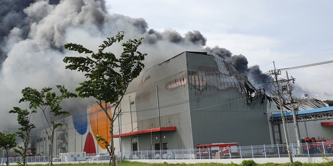 TP.HCM: Cháy lớn tại nhà máy Cầu Tre Khu công nghiệp Hiệp Phước - Ảnh 2