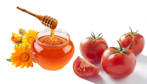 Mặt nạ từ cà chua và mật ong giúp kiềm dầu cực hiệu quả, hơn nữa còn có tác dụng thải độc, loại sạch bụi bẩn và vi khuẩn có trên da.