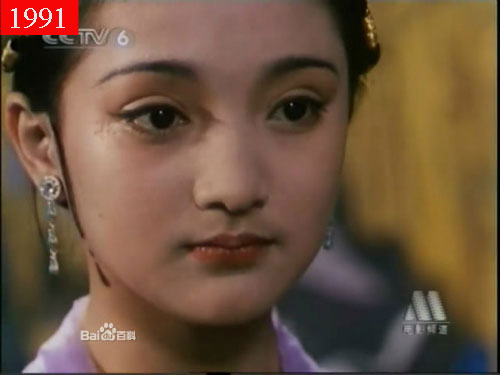 Năm 1991, Châu Tấn có những vai diễn đầu tiên trong Cổ mộ hoang trai và Yết lâu ký. Ở tuổi 17, cô gây ấn tượng bởi đôi mắt đẹp và gương mặt bầu bĩnh. 