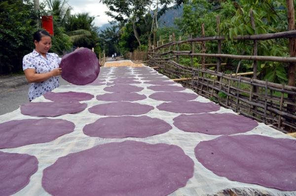 Bánh khẩu xén, món bánh màu sắc, cầu kỳ của người dân tộc Thái  - Ảnh 3