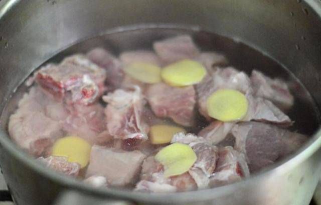 Muốn nước hầm xương được ngọt lịm, trắng đặc thì nhất định không được quên nguyên liệu này- Ảnh 1