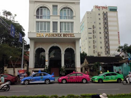 Dân nghèo Đà Nẵng ở resort, khách sạn trú bão số 9 - Ảnh 2