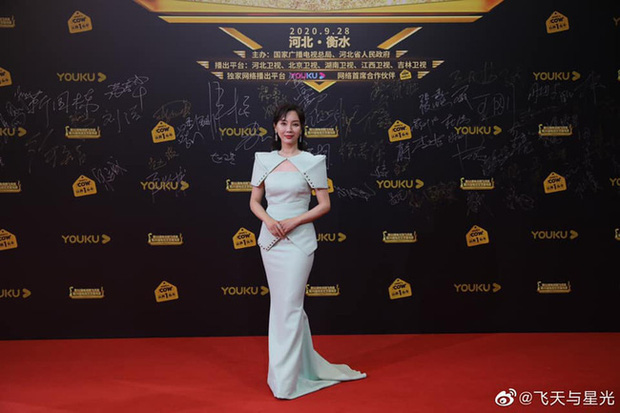 Nữ diễn viên Hải Thanh cũng chọn mẫu đầm với gam màu trung tính nhẹ nhàng