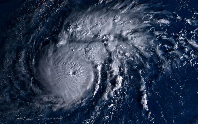 Philippines phát báo động đỏ, sơ tán hàng nghìn dân trước bão Goni - Ảnh 2
