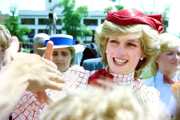 7 lý do khiến công nương Diana dù 'nổi loạn' nhưng lại được yêu mến nhất Hoàng gia Anh - Ảnh 12