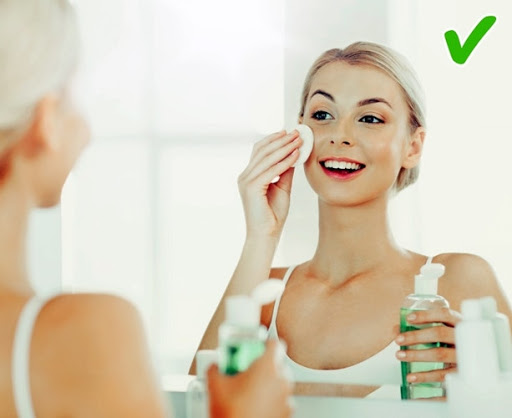 Tẩy da chết là việc chăm sóc da mỗi ngày bạn cần phải thực hiện nếu muốn có một làn da sạch mịn màng và  khỏe đẹp cũng là yếu tố quan trọng để bạn có được một khuôn mặt đẹp hoàn hảo khi trang điểm.