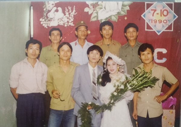 Một bức ảnh đám cưới khác trong năm 1990