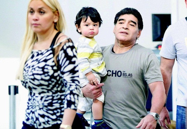 Maradona cùng con trai út Diego Fernando