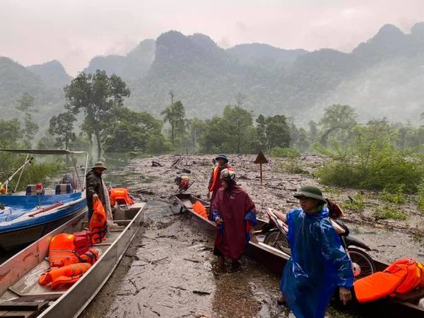 Hàn Quốc hỗ trợ 300.000 USD khắc phục hậu quả do bão lũ tại miền Trung - Ảnh 1