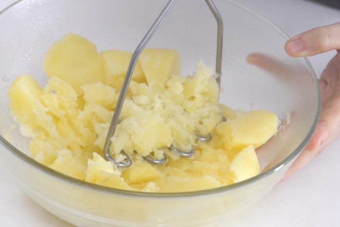 Cách làm súp khoai tây viên nhân thịt mềm thơm, bổ dưỡng cho cả gia đình - Ảnh 4