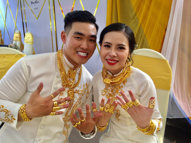 Cặp đôi ở TP.HCM được chị gái cô dâu tặng số vàng khủng trong ngày cưới hôm 15/2/2020 vừa qua
