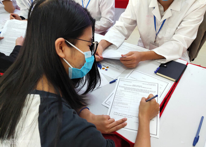 Cô gái đầu tiên đăng ký tiêm thử vaccine Covid-19 tại Việt Nam - Ảnh 1