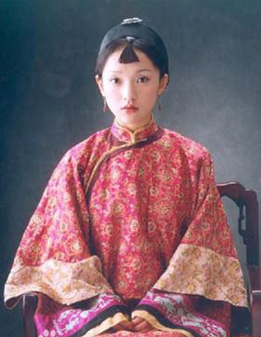 Vào năm 2002, ở tuổi 27 cô đảm nhận vai diễn Tú Hòa trong 'Mùa quýt chín', đây cũng là vai diễn đưa tên tuổi cô đến với khán giả châu Á, trong đó có khán giả Việt Nam. Tạo hình khuê nữ 18 tuổi cuối đời nhà Thanh khiến người xem tấm tắc khen ngợi.