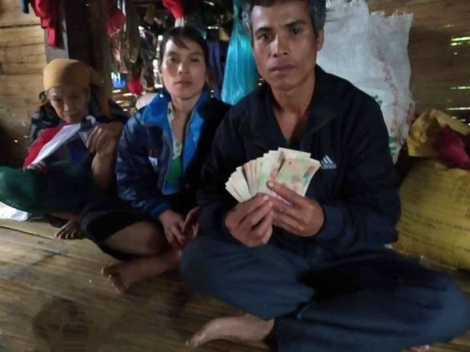 Quảng Trị: Học sinh lớp 5 trả lại 5 triệu đồng tìm thấy trong đồ cứu trợ - Ảnh 2