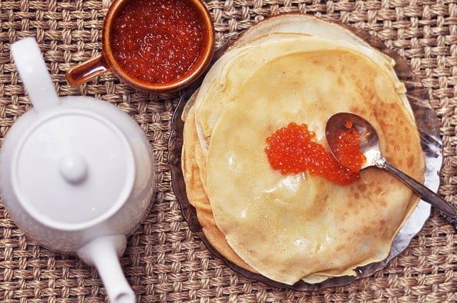 Nga - bữa sáng ở nơi đây thường sẽ gồm bánh mì phết cùng với cá muối, mì ống kèm với ngũ cốc và trà thơm. Đối với người Nga, tách trà chính là thứ không thể thiếu cho một bữa sáng của họ.