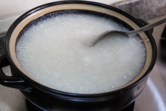 Cách nấu cháo lươn thơm ngon, bổ dưỡng mà không lo bị tanh - Ảnh 4
