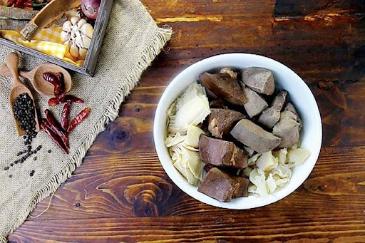 Gié bò - món đặc sản nức tiếng có phần kén người ăn của Bình Định - Ảnh 2