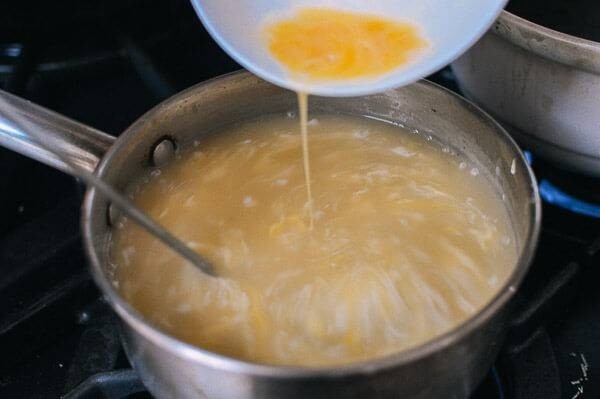 Cách nấu súp cua óc heo trứng bắc thảo thơm ngon, bổ dưỡng mà không bị tanh - Ảnh 5
