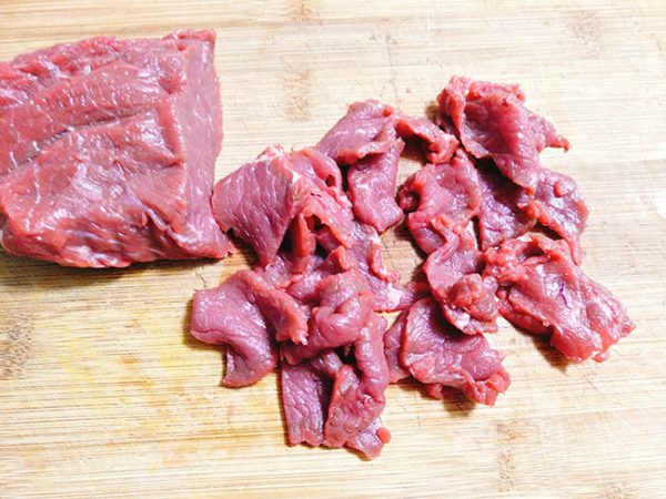 Cách nấu canh rau lang thịt bò cho bữa cơm gia đình thêm phần ngon miệng  - Ảnh 2