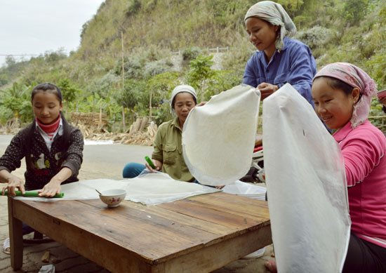 Bánh khẩu xén, món bánh màu sắc, cầu kỳ của người dân tộc Thái  - Ảnh 4