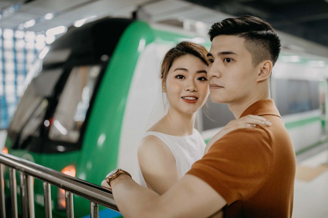 Bộ ảnh cưới đẹp như phim truyện của cặp đôi tiếp viên hàng không tại đường sắt Cát Linh - Hà Đông - Ảnh 3