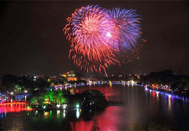 TP. Hà Nội dự định bắn pháo hoa chào mừng năm mới tại một địa điểm duy nhất: công viên Thống Nhất.