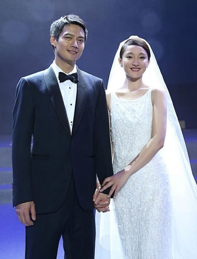 Năm 2014 là cột mốc quan trọng trong đời nữ diễn viên. Cô diện váy cưới tối giản trong hôn lễ với tài tử Cao Thánh Viễn.