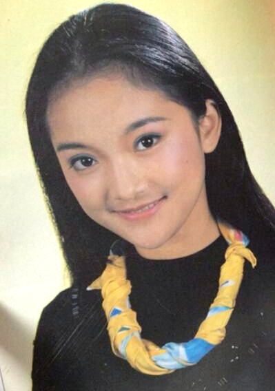 Vào năm 1990, ở tuổi 16, Châu Tấn sở hữu vẻ đẹp trong trẻo. Theo Sina, lúc này Châu Tấn là người mẫu ảnh lịch đình đám Trung Quốc.