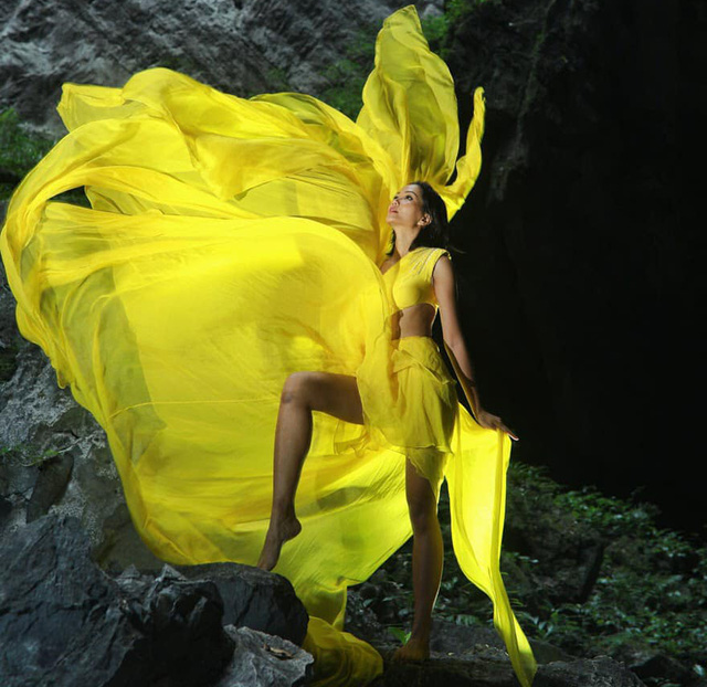 Chụp ảnh đầm dạ hội tại hang động Sơn Đòong