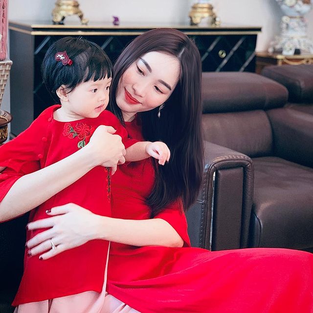 Hoa hậu Đặng Thu Thảo cho con gái mượn đồ trang điểm và cái kết 'đắng lòng' - Ảnh 4