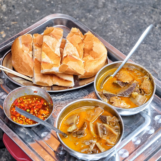 Phá lẩu là món ăn độc đáo của Sài Gòn.