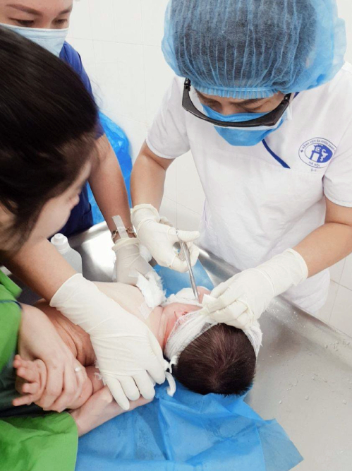 Trẻ bị bỏng nghiêm trọng và cách sơ cứu sai lầm của bố mẹ - Ảnh 2