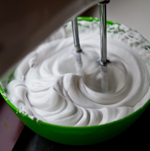 Cách làm kem tươi từ sữa tươi trắng mịn, thơm ngậy đơn giản - Ảnh 3
