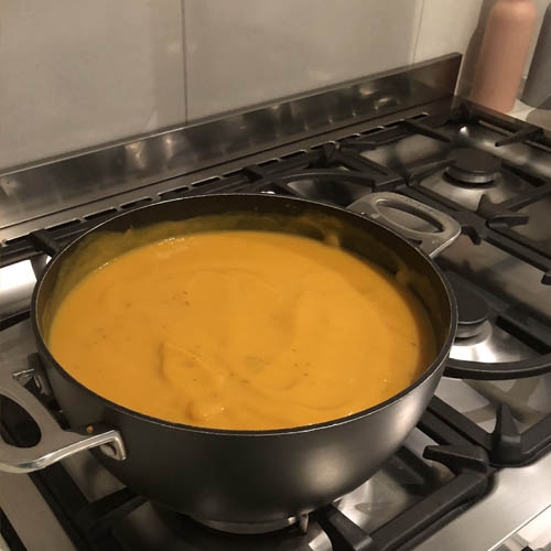 Cách nấu súp bí đỏ kiểu Âu, ngon chẳng kém gì ngoài hàng - Ảnh 3
